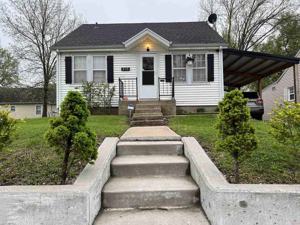 adfdb15d71180317c5eaec654bdb540cl-m3370477606od-w480_h360_x2-410 W Ohio St Front of house Pic.jpg